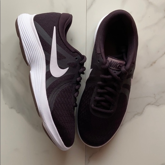 NWT Nike revolution 4 burgundy - Picture 8 of 9